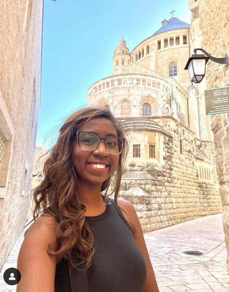 Jovem paulistana de 27 anos pretende se tornar primeira mulher negra brasileira a conhecer todos os países do mundo