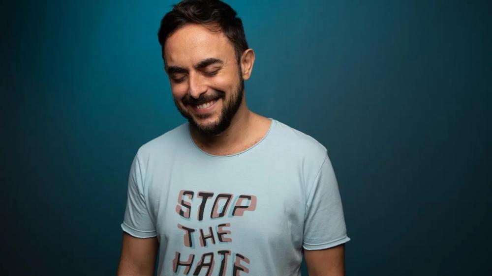 Cantor católico Bruno Camurati abre o coração após sair do armário