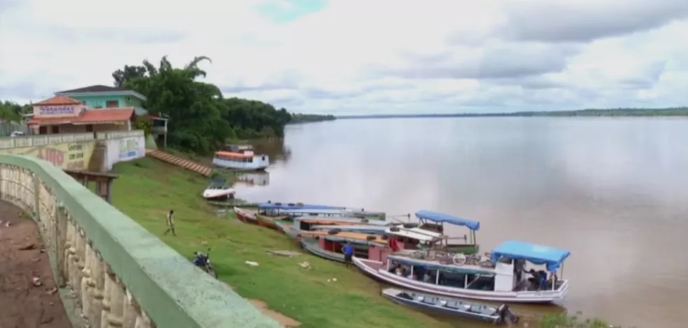 Briga coletiva com pedras, madeira e facas termina com um homem morto e outro ferido