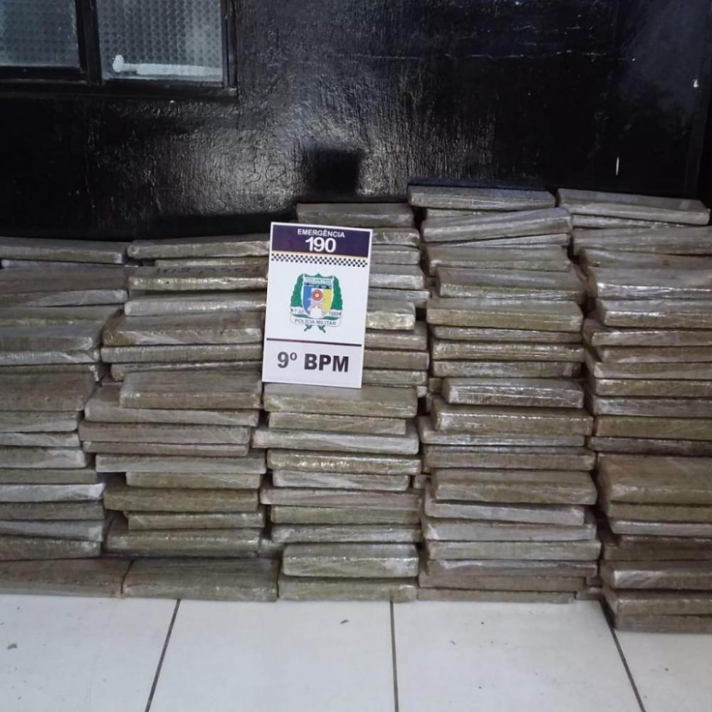 Polícia intercepta quase meia tonelada de maconha prensada