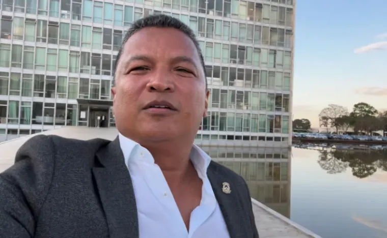 Com candidatura no fio da liminar, Auri tem gestão desnudada por opositora