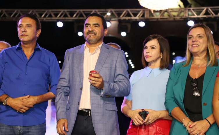 Governador Wanderlei Barbosa inaugura Natal de Luzes e prestigia apresentações culturais no Palácio Araguaia 