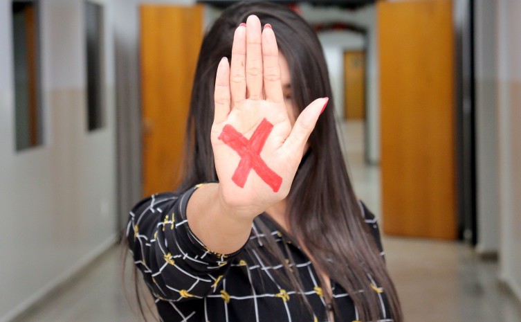 Governo do Tocantins sanciona leis que garantem prioridade de atendimento a vítimas de violência doméstica e familiar no Estado