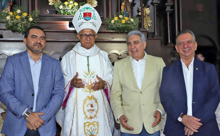 Governador Wanderlei Barbosa participa da Missa Solene de posse do novo bispo da Diocese de Porto Nacional