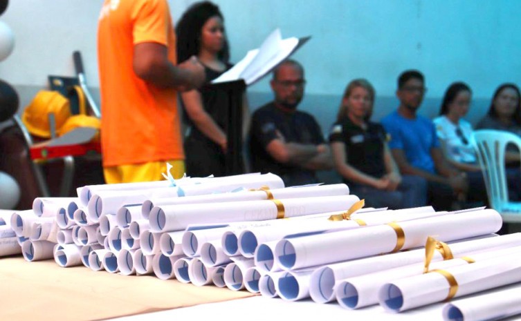Governo do Tocantins forma mais de 70 custodiados nos cursos de Panificação e Confeitaria e Pedreiro em Alvenaria