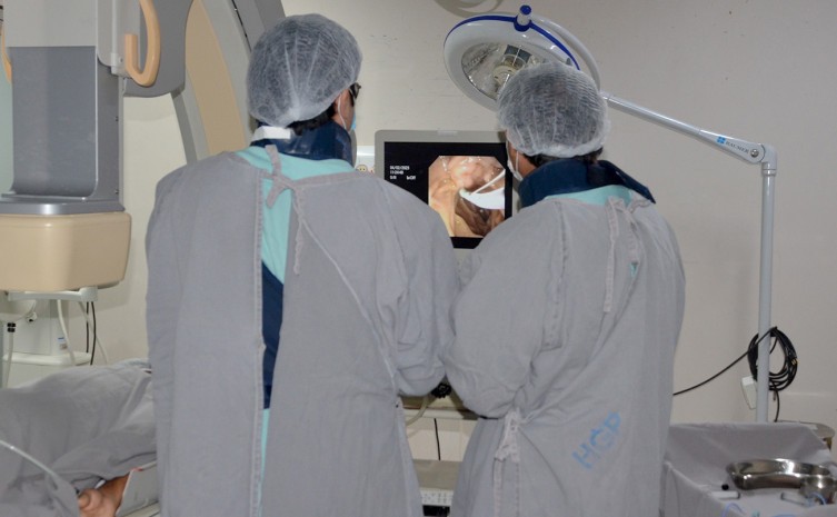 Procedimento é realizado por endoscopia, utilizado no tratamento de doenças da via biliar principal - Foto: Ellayne Czuryto/Governo do Tocantins