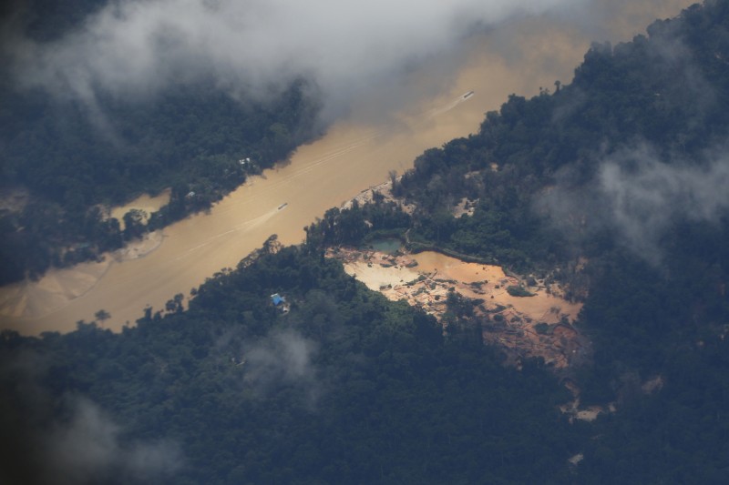 FAB reabre espaço aéreo em RR para saída espontânea de garimpeiros