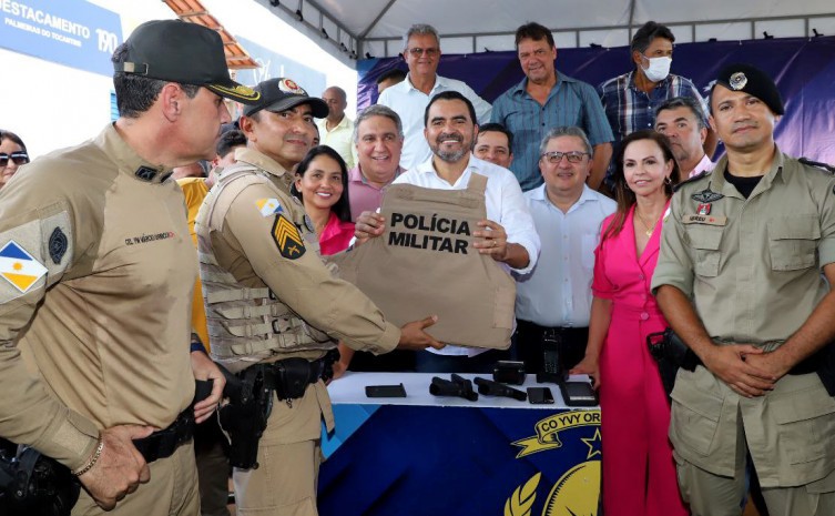 Governador Wanderlei Barbosa prestigia aniversário de Palmeiras do Tocantins e reativa destacamento da Polícia Militar