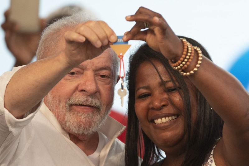 Lula assina medida provisória que retoma o Minha Casa, Minha Vida
