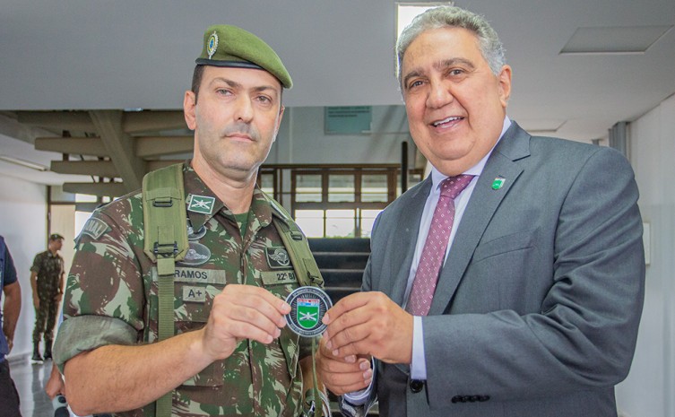 Em solenidade de incorporação de novos soldados ao Exército tocantinense, vice-governador Laurez Moreira ressalta fortalecimento da segurança do país