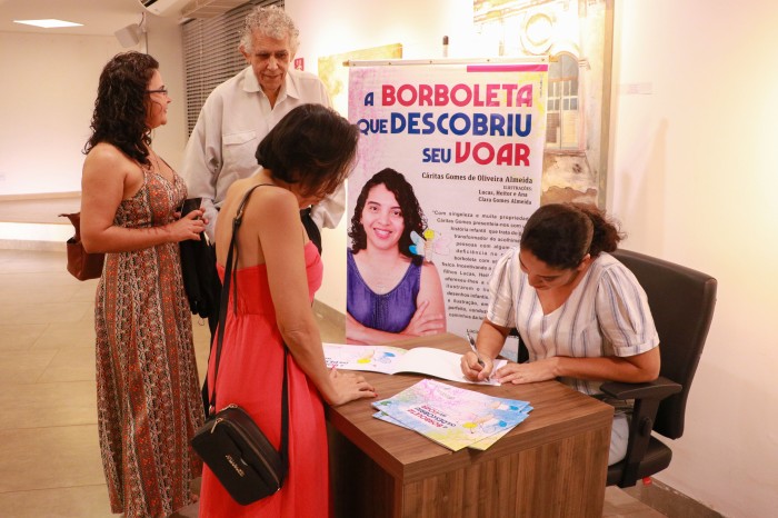 Lançamento do livro infantil ‘A borboleta que descobriu seu voar’, da escritora Cárita Gomes de Oliveira Almeida. - Fotógrafo:Júnior Suzuki / Ascom FCP