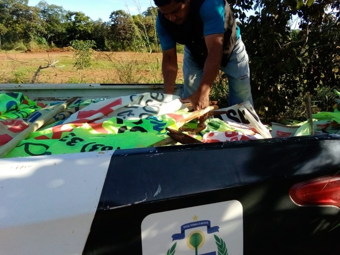 Centenas de faixas de propaganda e publicidade foram apreendidas pelos fiscais municipais durante intensa ação de fiscalização - Fotógrafo:Divulgação
