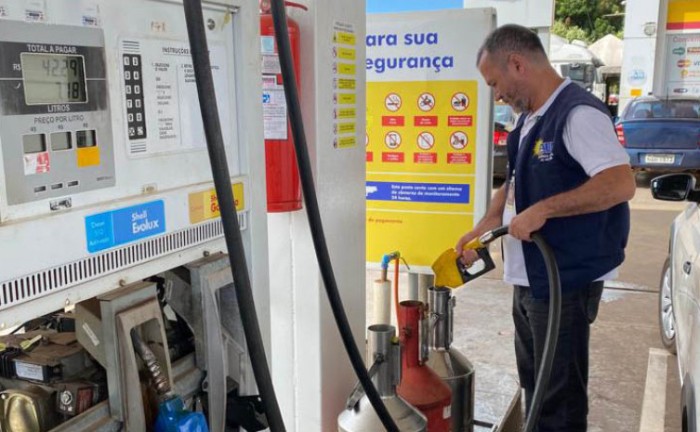 Agência de Metrologia verifica bombas de combustível em Operação Nacional do Inmetro