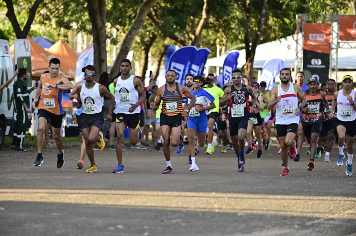 Centenas de trabalhadores da indústria e comunidade trocaram cama e folga de domingo para participarem da 7º edição Sesi Corrida de Rua do Trabalhador - Fotógrafo:Divulgação
