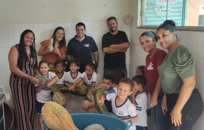 Além dos legumes, o Cmei recebeu outros alimentos orgânicos produzidos através do projeto - Fotógrafo:Divulgação