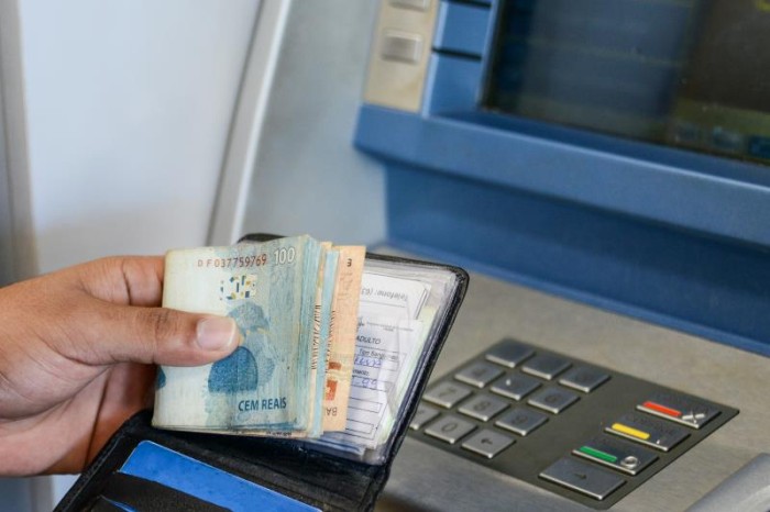Pagamento do auxílio-alimentação já está disponível para saque nesta quarta-feira - Fotógrafo:Divulgação