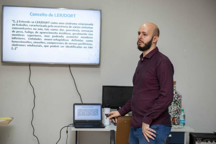 Tiago Veloso Neves trabalha no Núcleo de Educação em Vigilância em Saúde - Fotógrafo:Luciana Pires