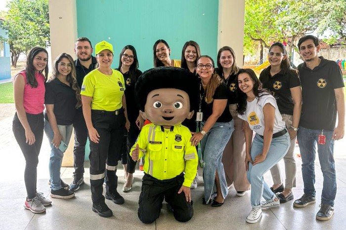 Amarelinho e esquipes de Educação para o trânsito da Sesmu levam dicas de seguranças a alunos da rede municipal - Fotógrafo:Divulgação / Sesmu