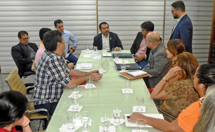 Governador Wanderlei Barbosa determina criação de comissão para resolver regulação no HGP e disponibiliza área para Hospital Municipal de Palmas