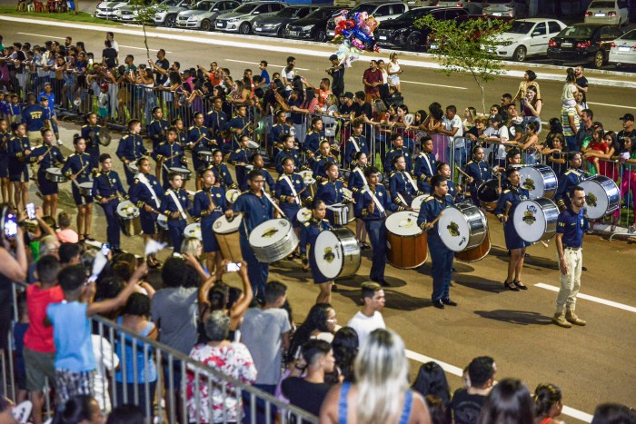 Milhares de espectadores se reuniram para testemunhar o grandioso desfile cívico em comemoração aos 34 anos da Capital do Tocantins - Fotógrafo:Lia Mara/Secom Palmas