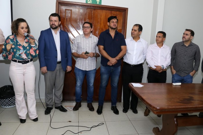 Prefeita Josi Nunes anuncia pagamento das progressões para os servidores da UnirG