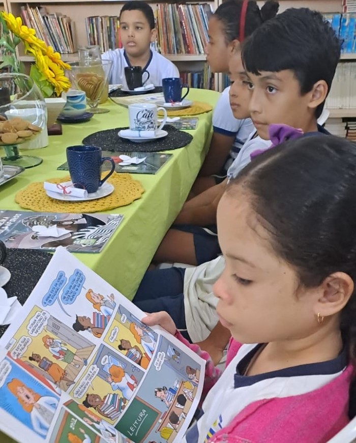 O ambiente acolhedor preparado pelos professores de Língua Portuguesa da escola abriu espaço para o sarau de declamação de poesias - Fotógrafo:Divulgação