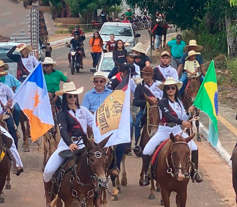 Cavalgada do Centro dos Ferreiras celebra tradição regional