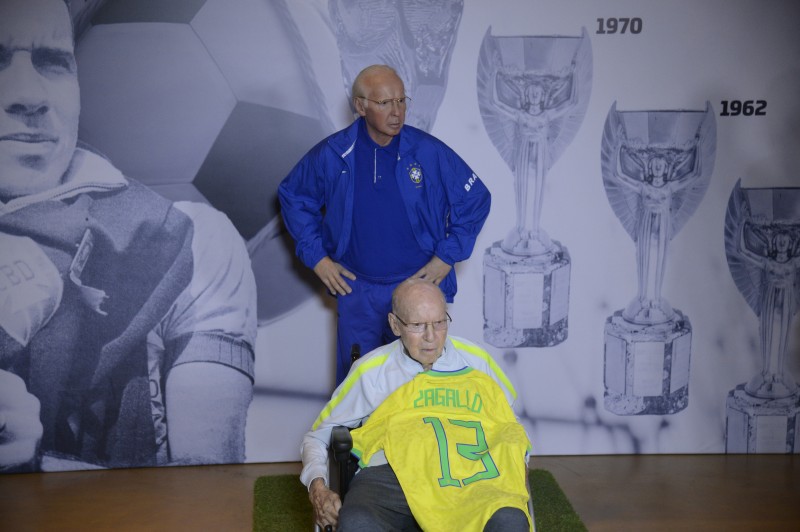 CBF inaugura, no Rio, estátua em homenagem a Zagallo