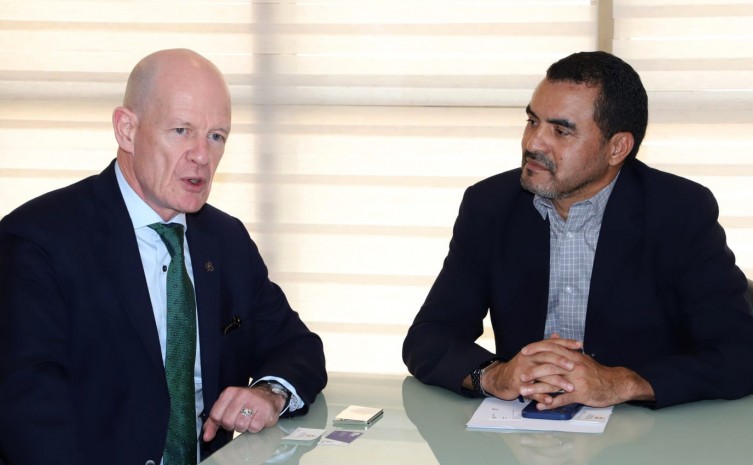 No Palácio Araguaia, Governador do Tocantins recebe embaixador da Irlanda para tratar sobre parcerias e intercâmbios